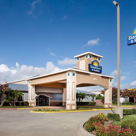Days Inn & Suites By Wyndham Corpus Christi Central Exterior photo