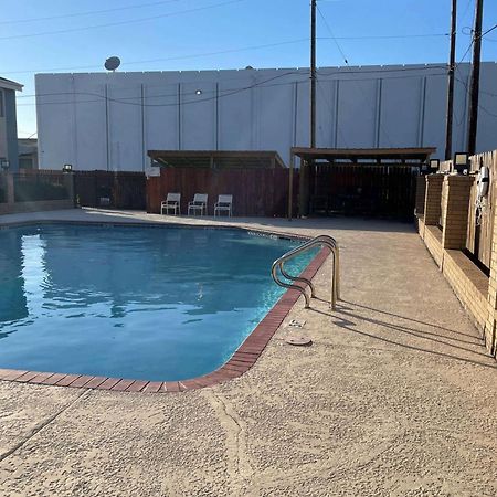 Days Inn & Suites By Wyndham Corpus Christi Central Exterior photo