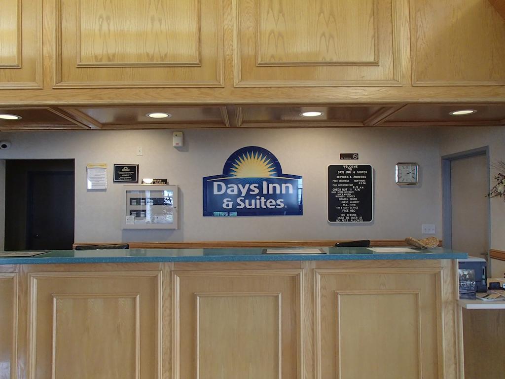 Days Inn & Suites By Wyndham Corpus Christi Central Exterior photo