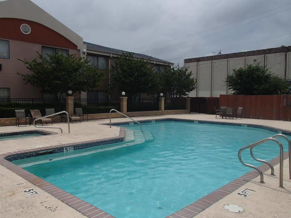 Days Inn & Suites By Wyndham Corpus Christi Central Exterior photo